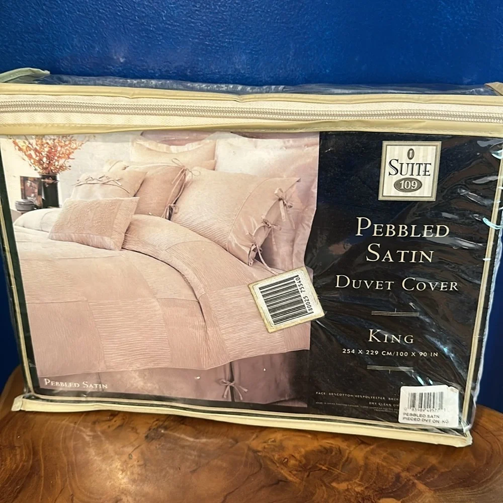 NWT Suite 109 Pebbled Satin King Duvet Cover - Greenish Gray 100” x 90”
